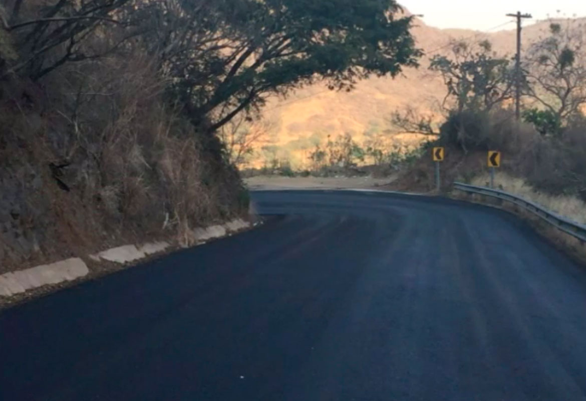 Conservación carretera Ahuacatlán-Amatlán de Cañas